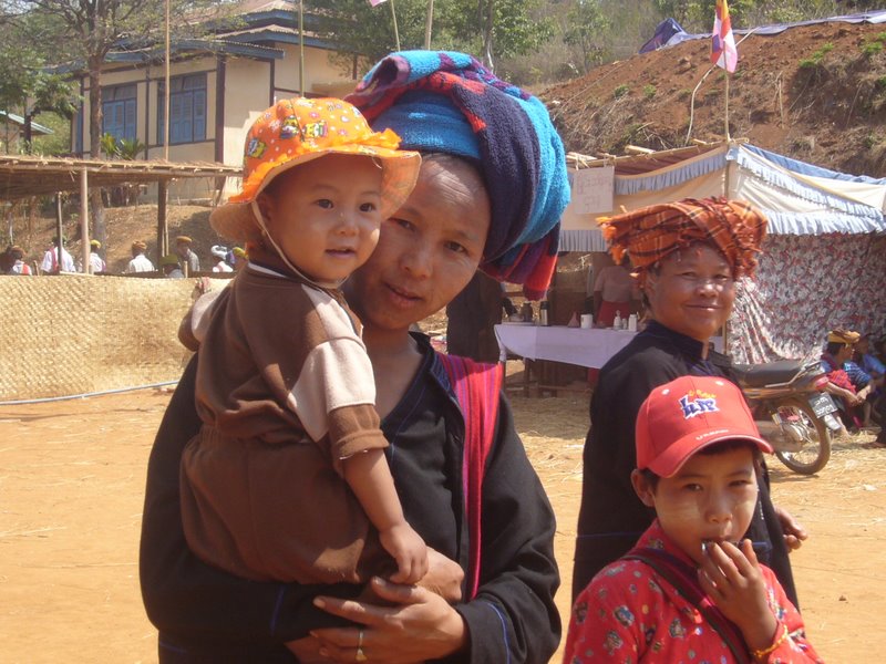 Travel - Myanmar - Kalaw Shan - Monks Enter The Monastery